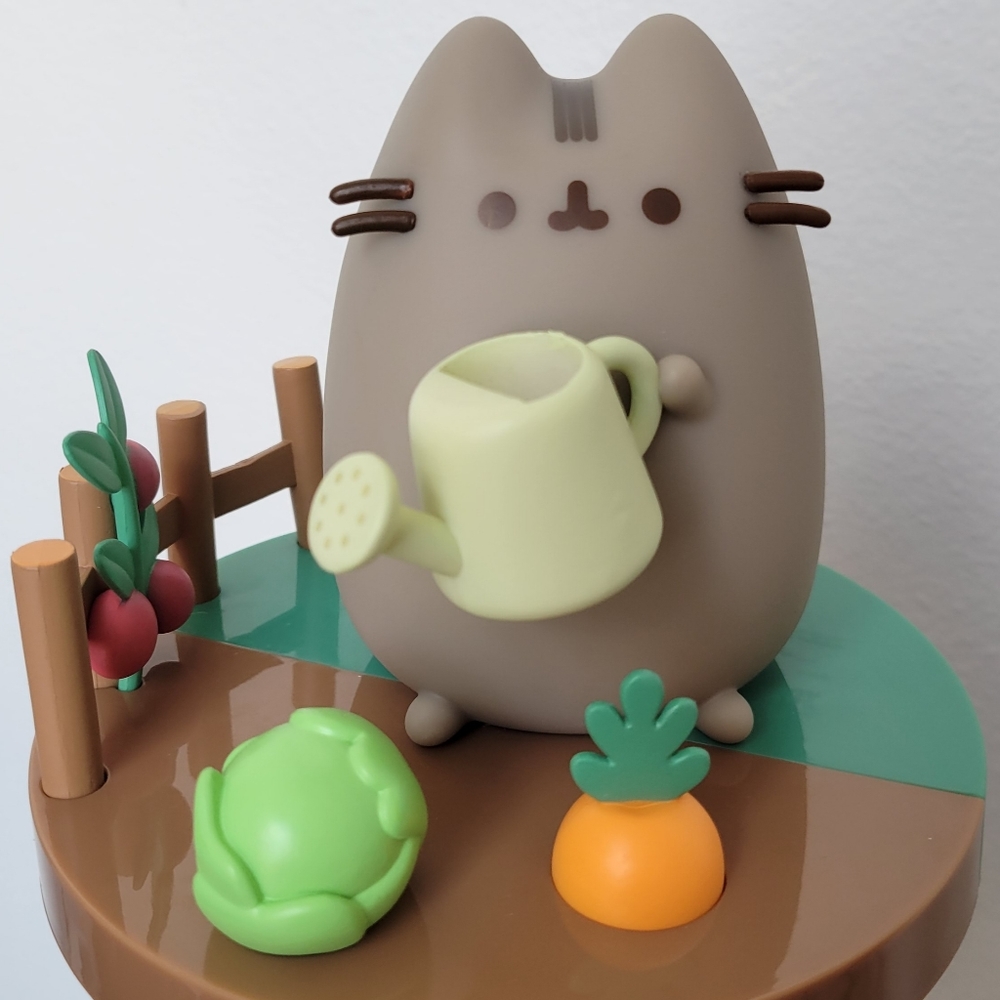 Pusheen Box Exclusive Gardening Vinyl Toy